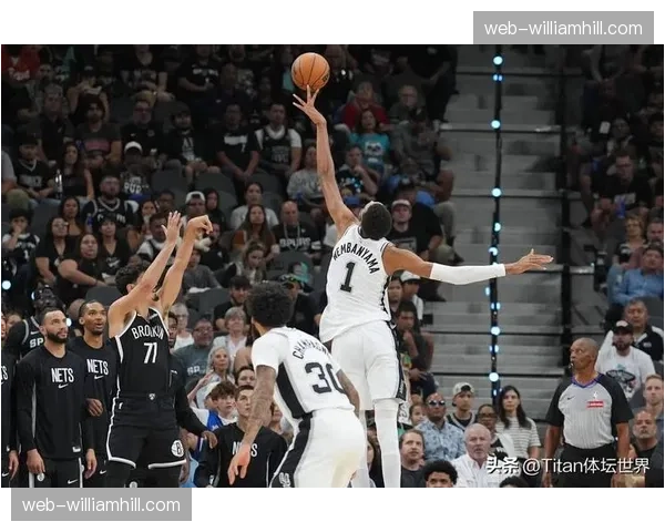 马刺119-115险胜快船搅局西部，文班亚马13篮板筑防线